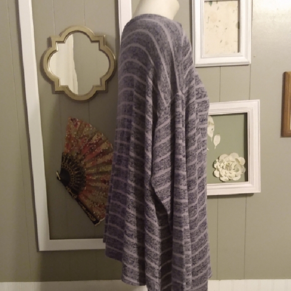 Cato Gray Striped Top Sz 18/20W - Picture 3 of 10